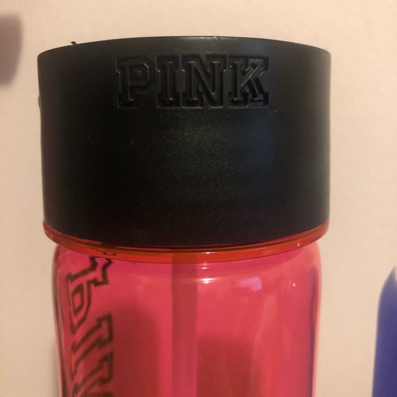 ⭐️ Sold ⭐️ VS Pink water bottle bundle - Picture 2 of 5
